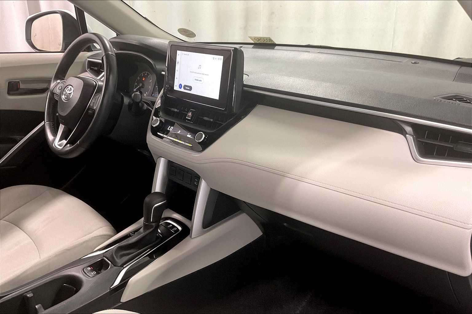 2023 Toyota Corolla Cross LE - Photo 14