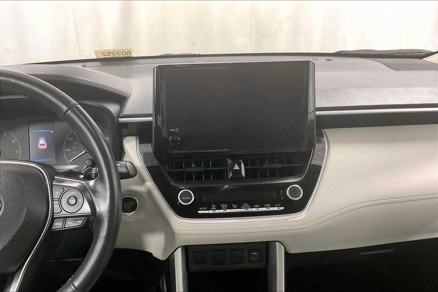 2023 Toyota Corolla Cross LE - Photo 18