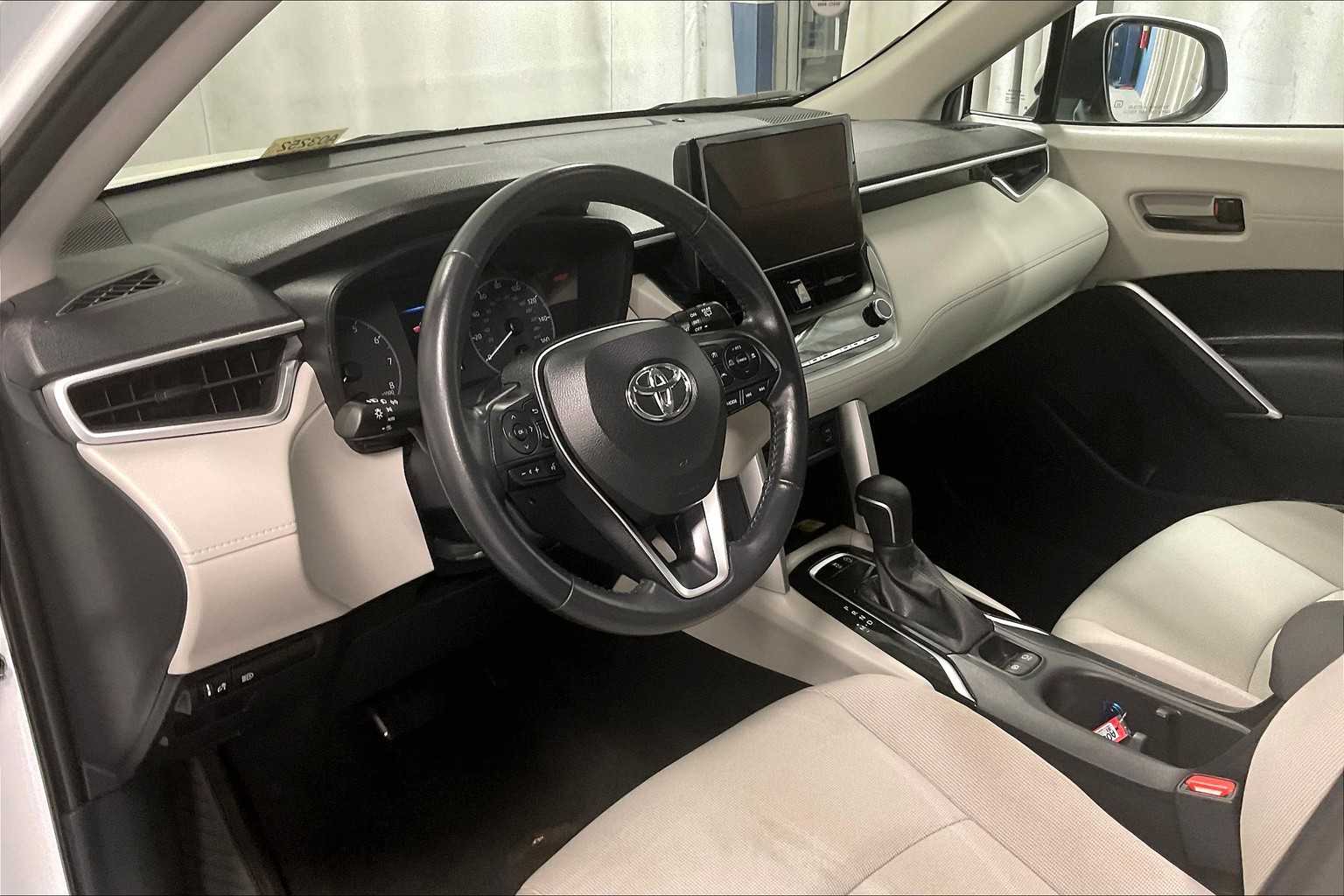 2023 Toyota Corolla Cross LE - Photo 8