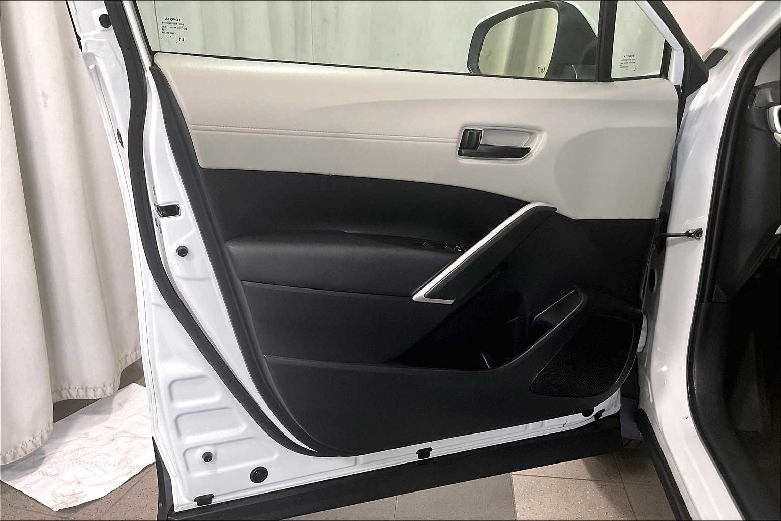 2023 Toyota Corolla Cross LE - Photo 9