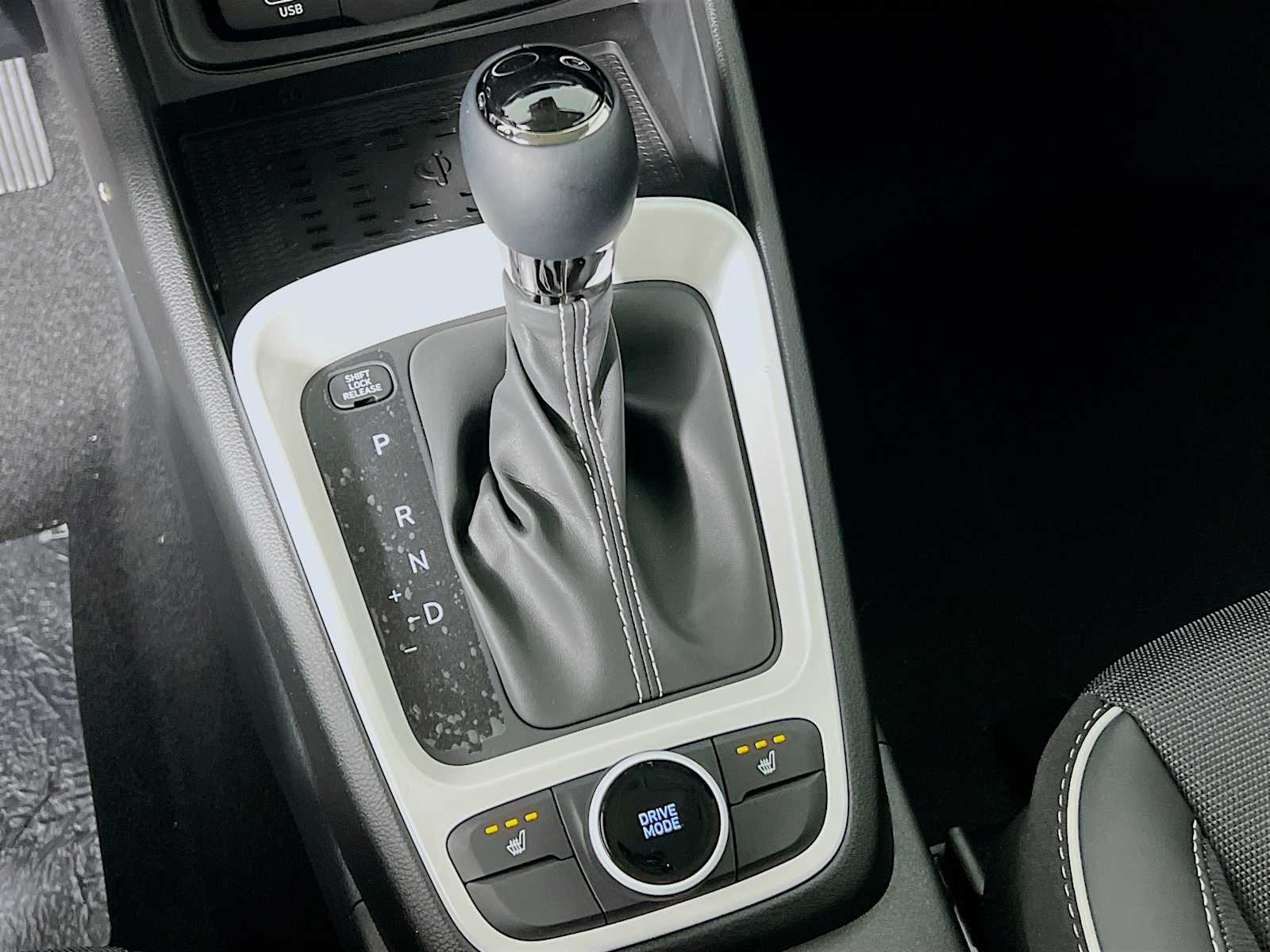 2025 Hyundai Venue Limited - Photo 12