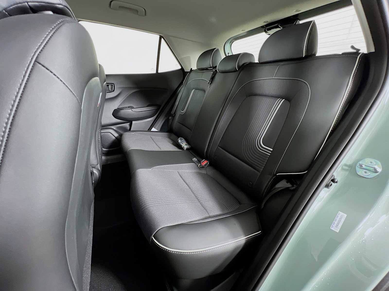 2025 Hyundai Venue Limited - Photo 14