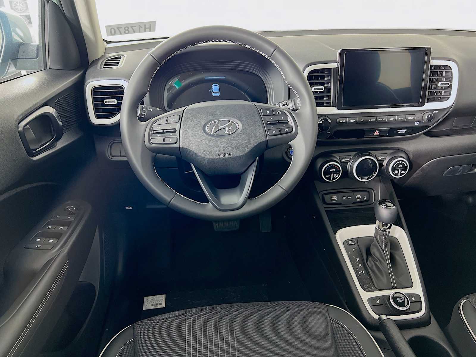 2025 Hyundai Venue Limited - Photo 15