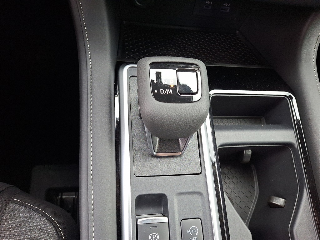 2025 Nissan Pathfinder SV - Photo 11