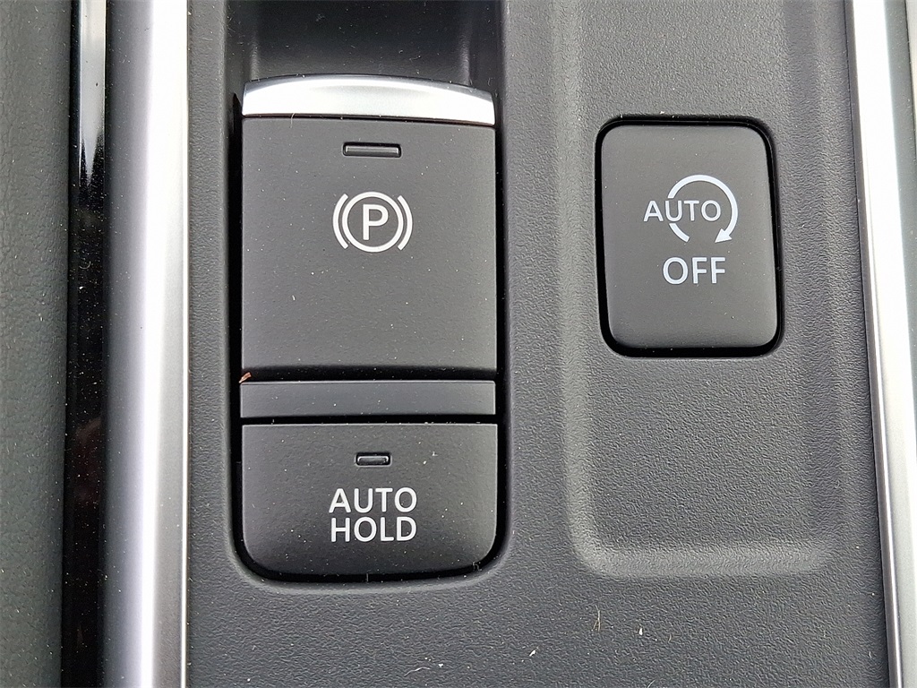 2025 Nissan Pathfinder SV - Photo 17