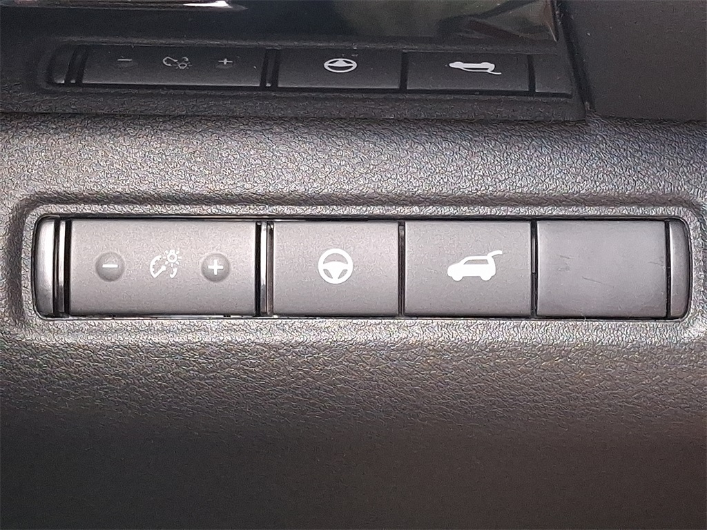 2025 Nissan Pathfinder SV - Photo 18