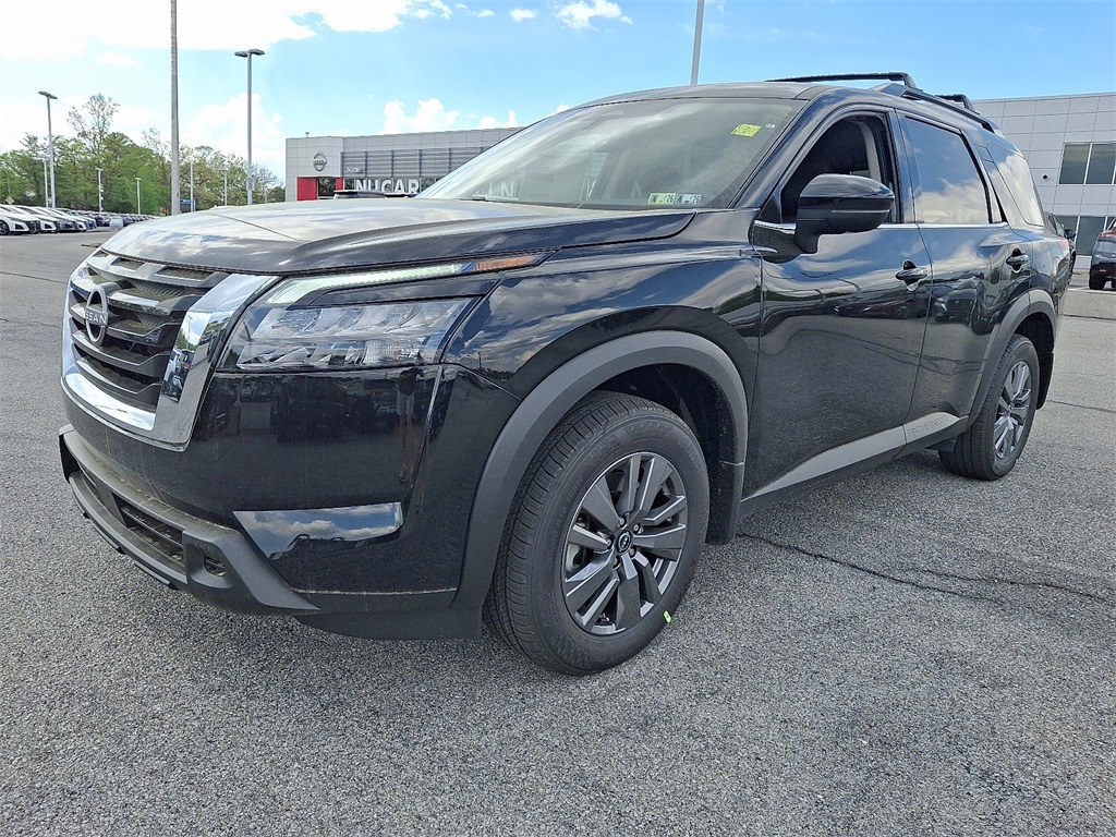 2025 Nissan Pathfinder SV - Photo 2