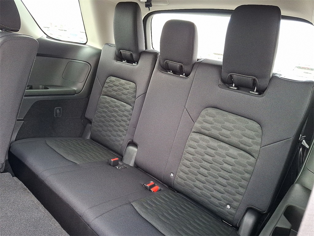 2025 Nissan Pathfinder SV - Photo 7