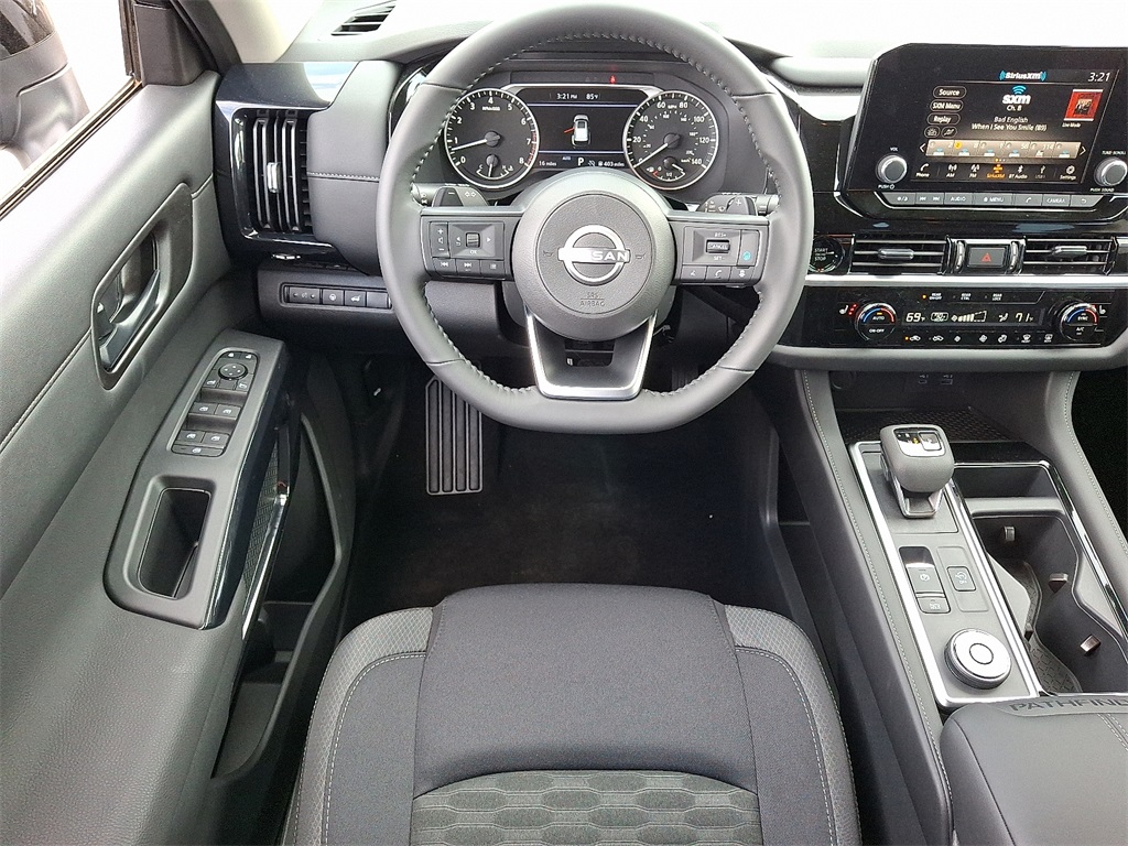 2025 Nissan Pathfinder SV - Photo 8