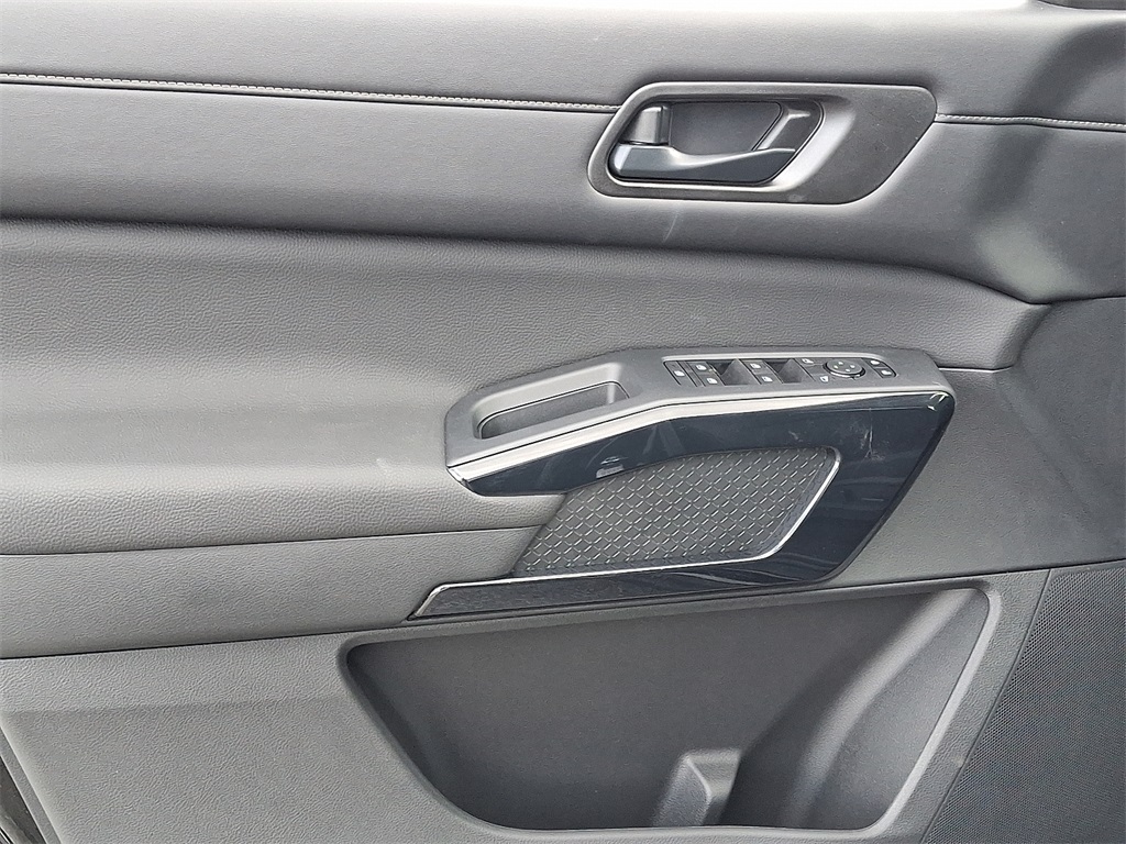 2025 Nissan Pathfinder SV - Photo 9