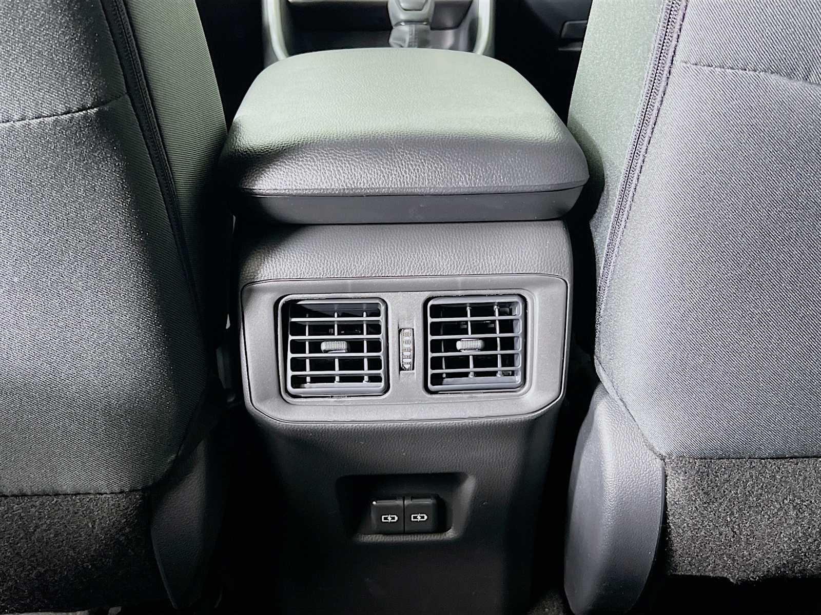 2025 Toyota RAV4 XLE - Photo 14