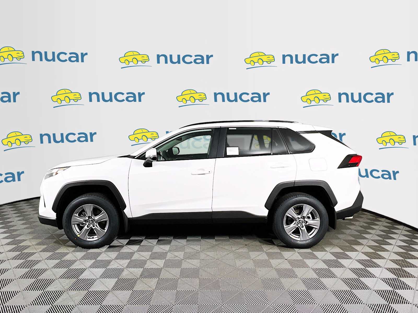 2025 Toyota RAV4 XLE - Photo 3