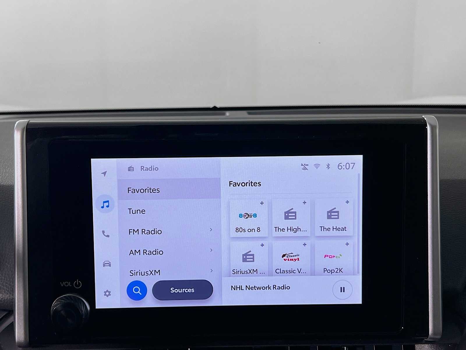 2025 Toyota RAV4 XLE - Photo 8