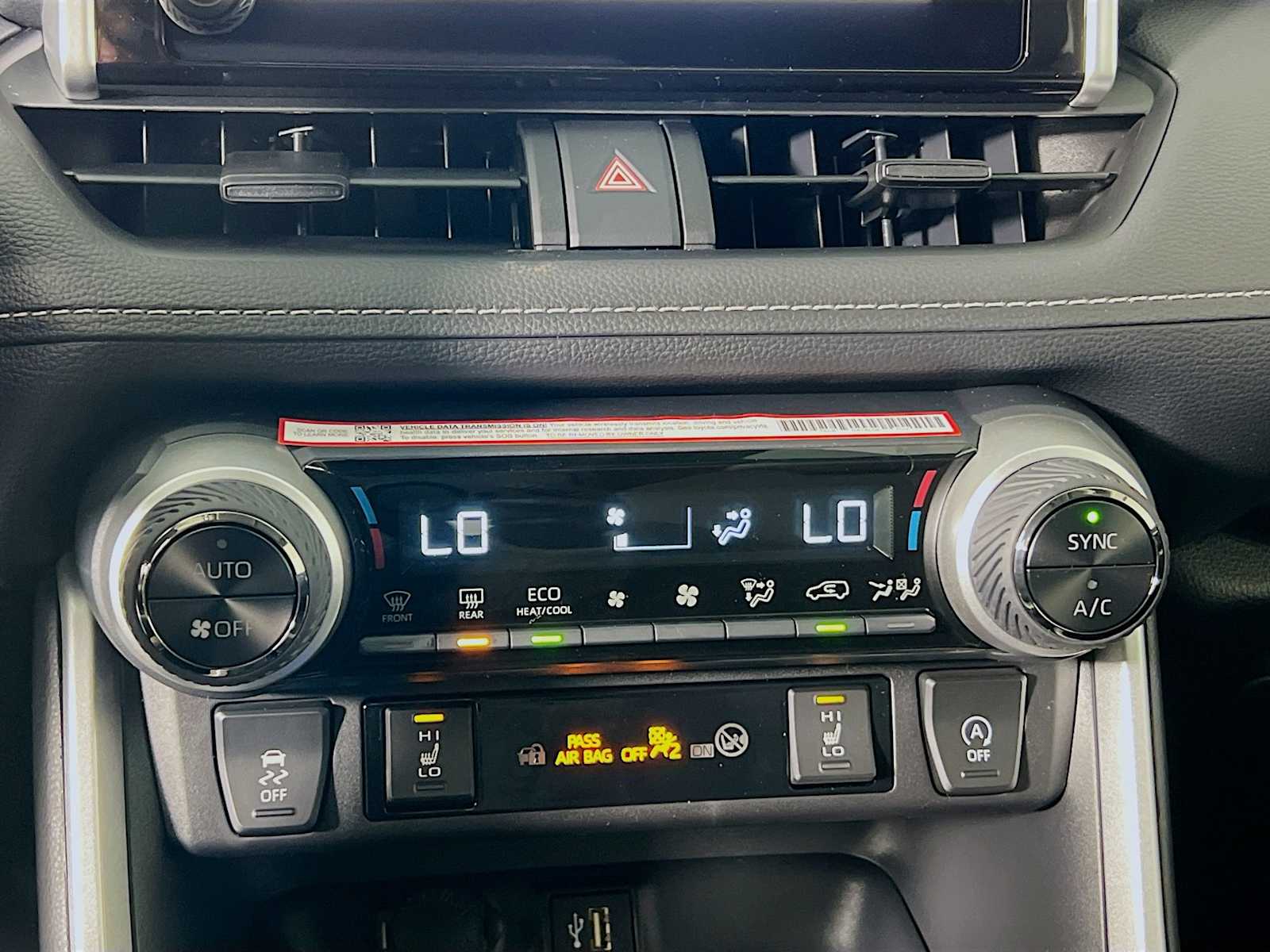 2025 Toyota RAV4 XLE - Photo 10