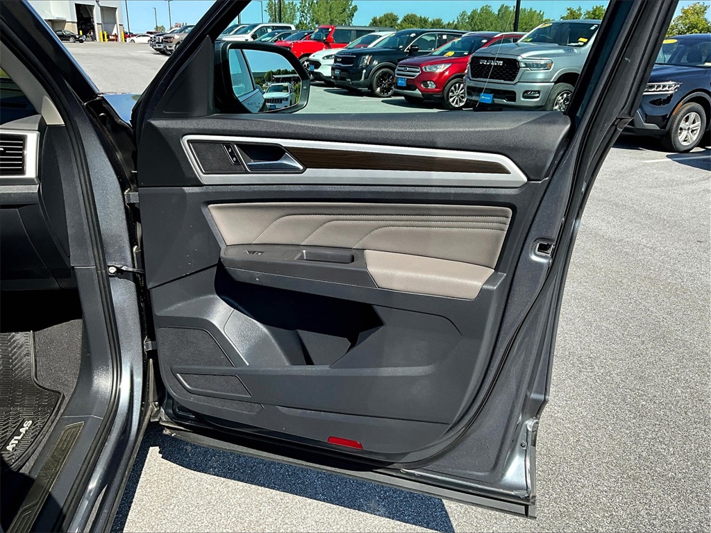 2022 Volkswagen Atlas 2.0T SE w/Technology - Photo 12