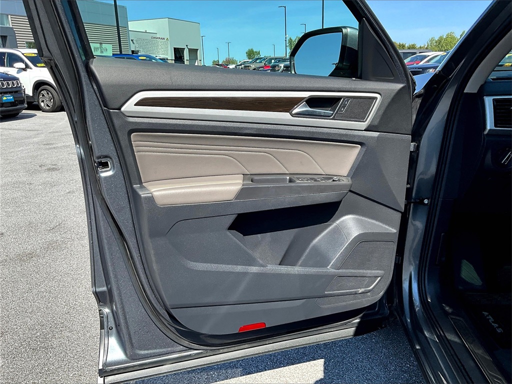 2022 Volkswagen Atlas 2.0T SE w/Technology - Photo 9