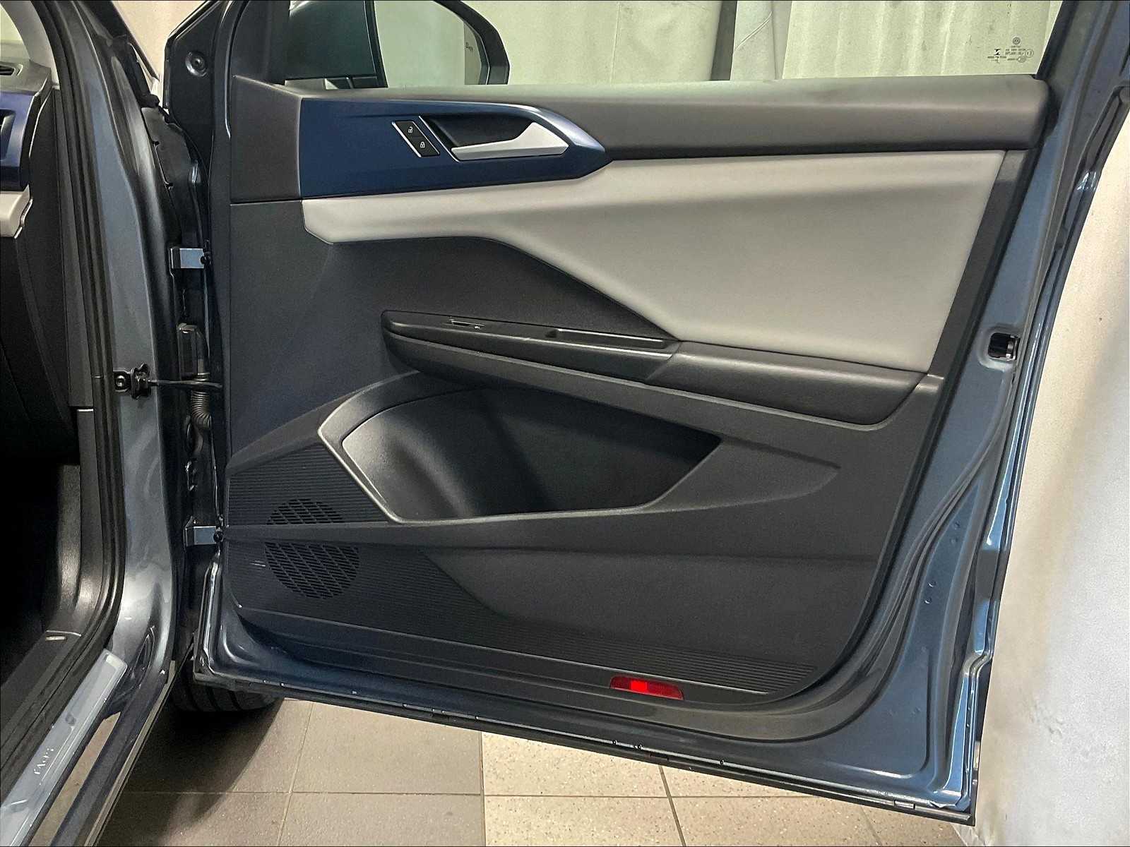 2022 Volkswagen Taos SE - Photo 12
