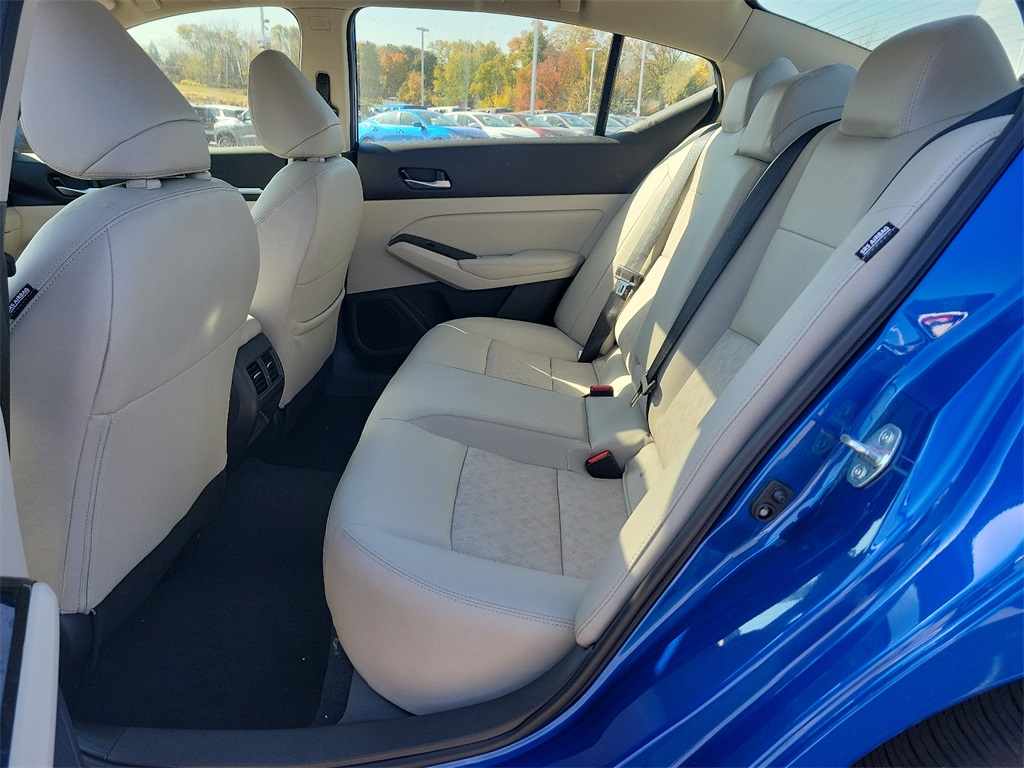 2025 Nissan Altima 2.5 SL - Photo 6