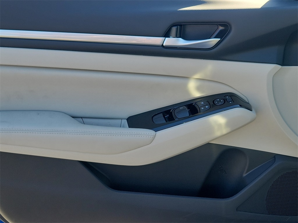 2025 Nissan Altima 2.5 SL - Photo 8