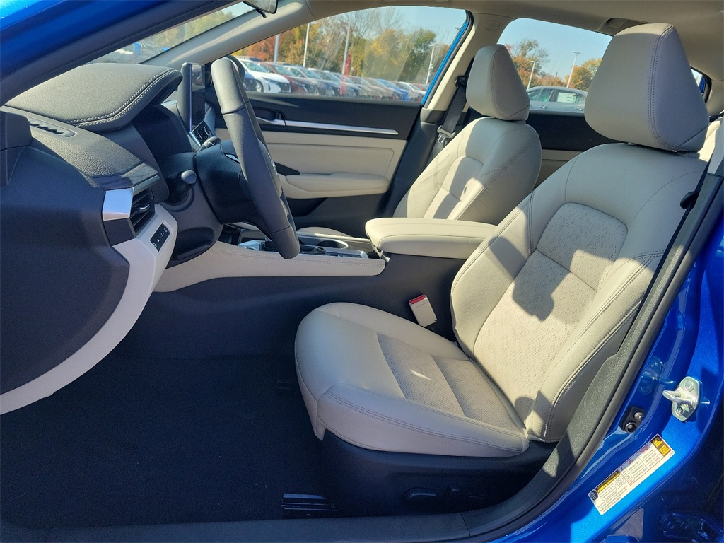 2025 Nissan Altima 2.5 SL - Photo 9