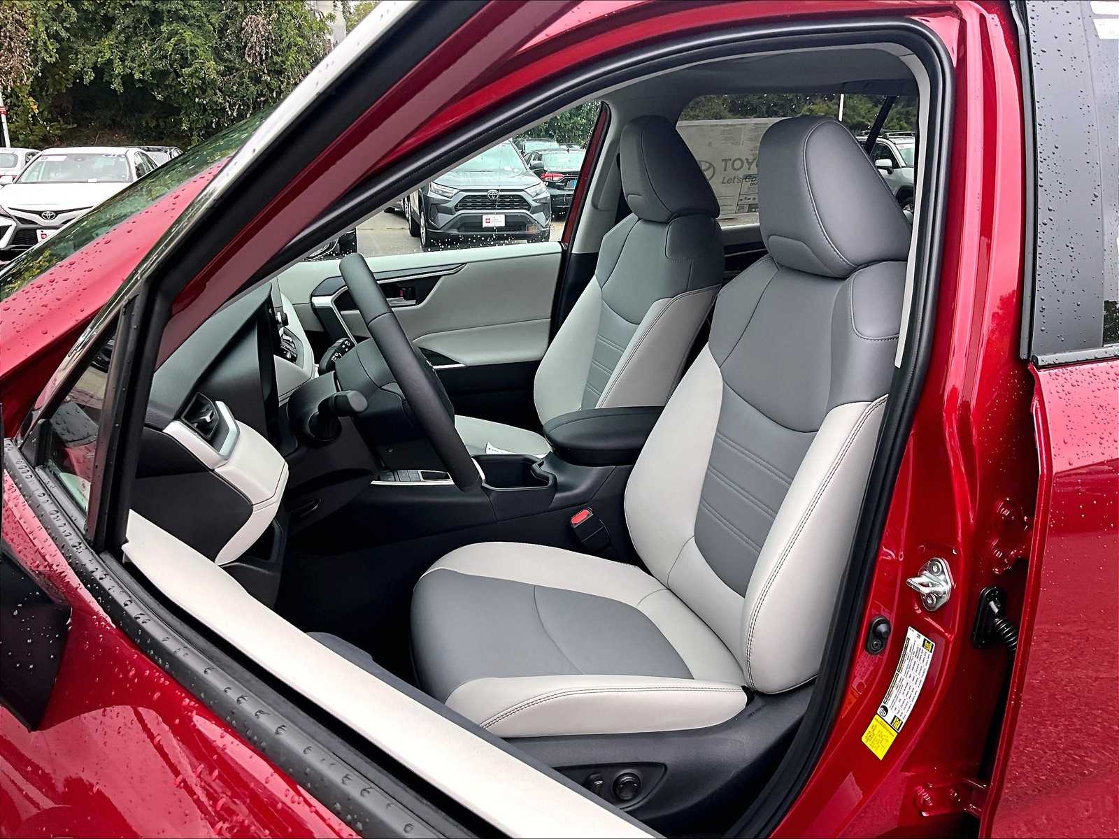 2025 Toyota RAV4 XLE Premium - Photo 11