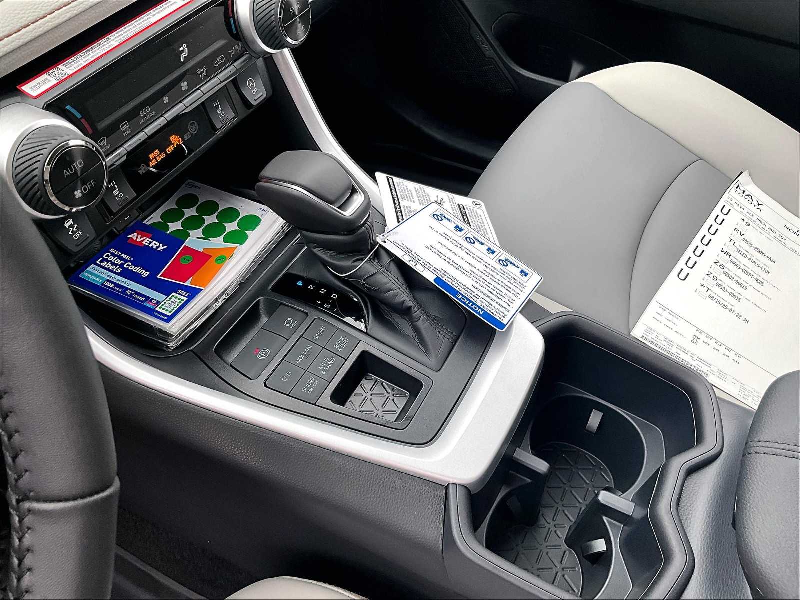 2025 Toyota RAV4 XLE Premium - Photo 14