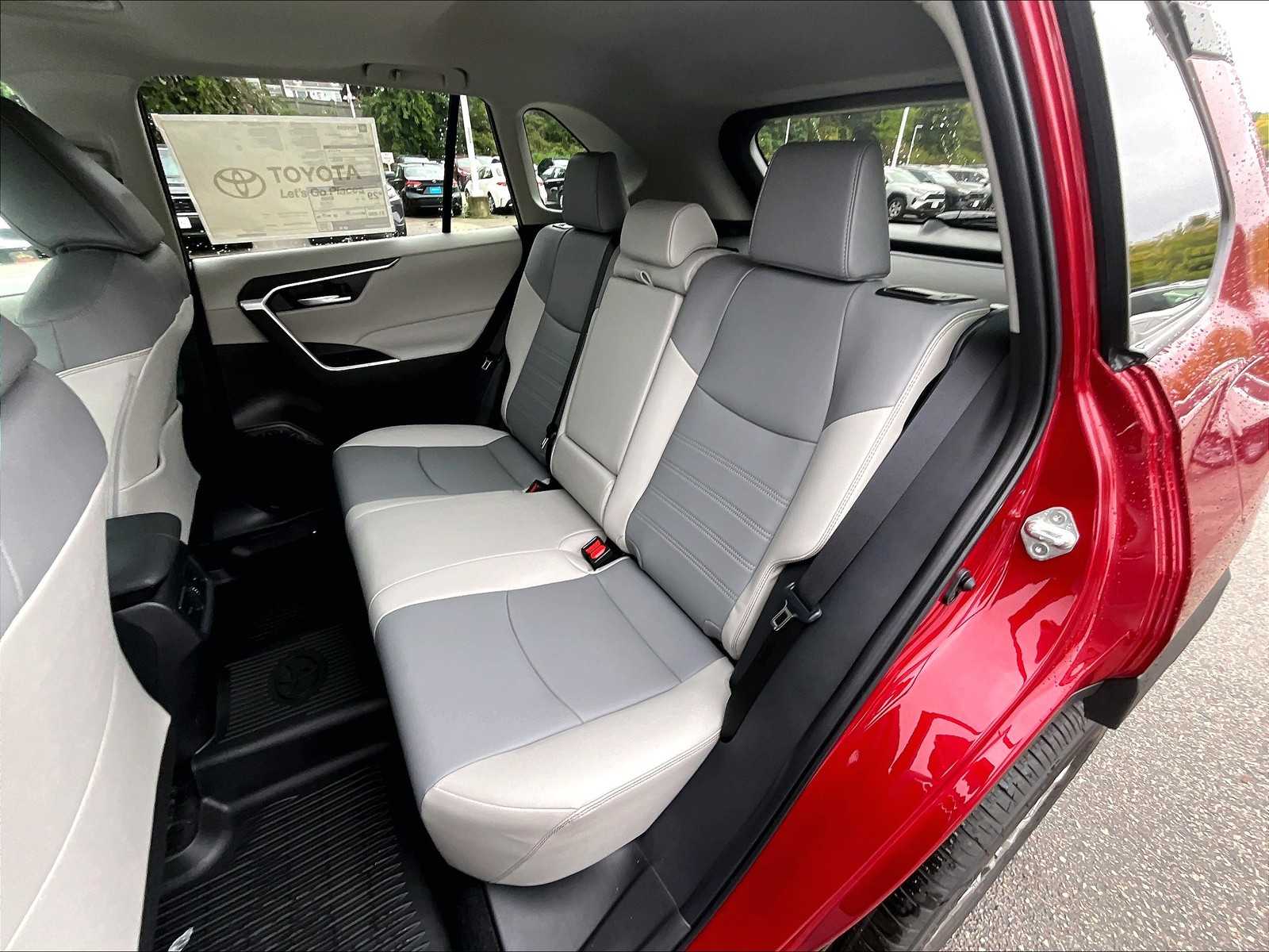 2025 Toyota RAV4 XLE Premium - Photo 15