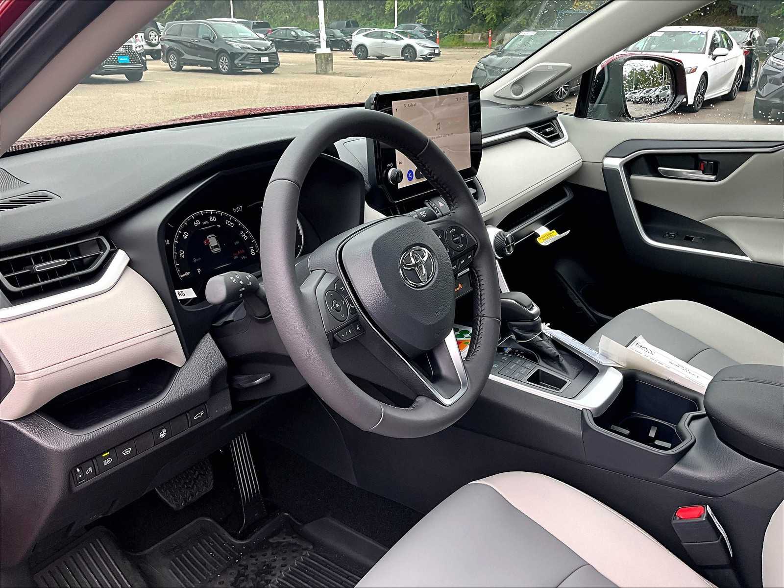 2025 Toyota RAV4 XLE Premium - Photo 9