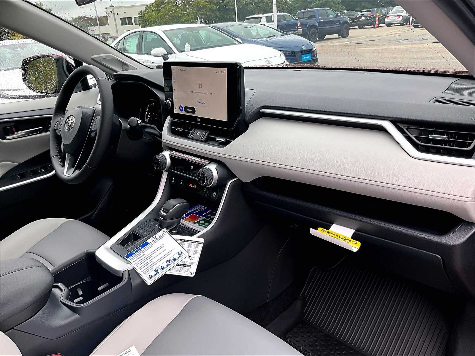 2025 Toyota RAV4 XLE Premium - Photo 10