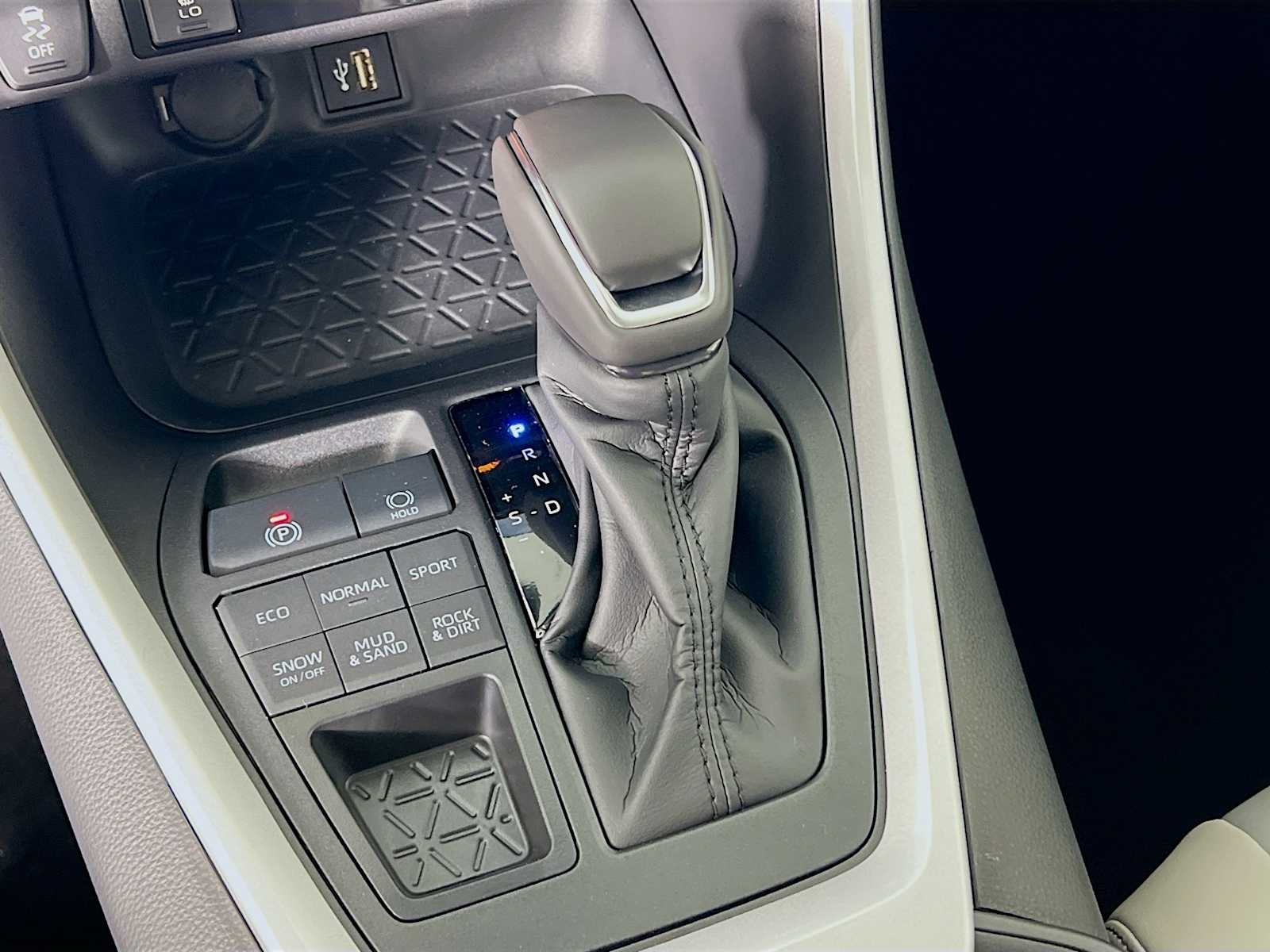 2025 Toyota RAV4 XLE Premium - Photo 11