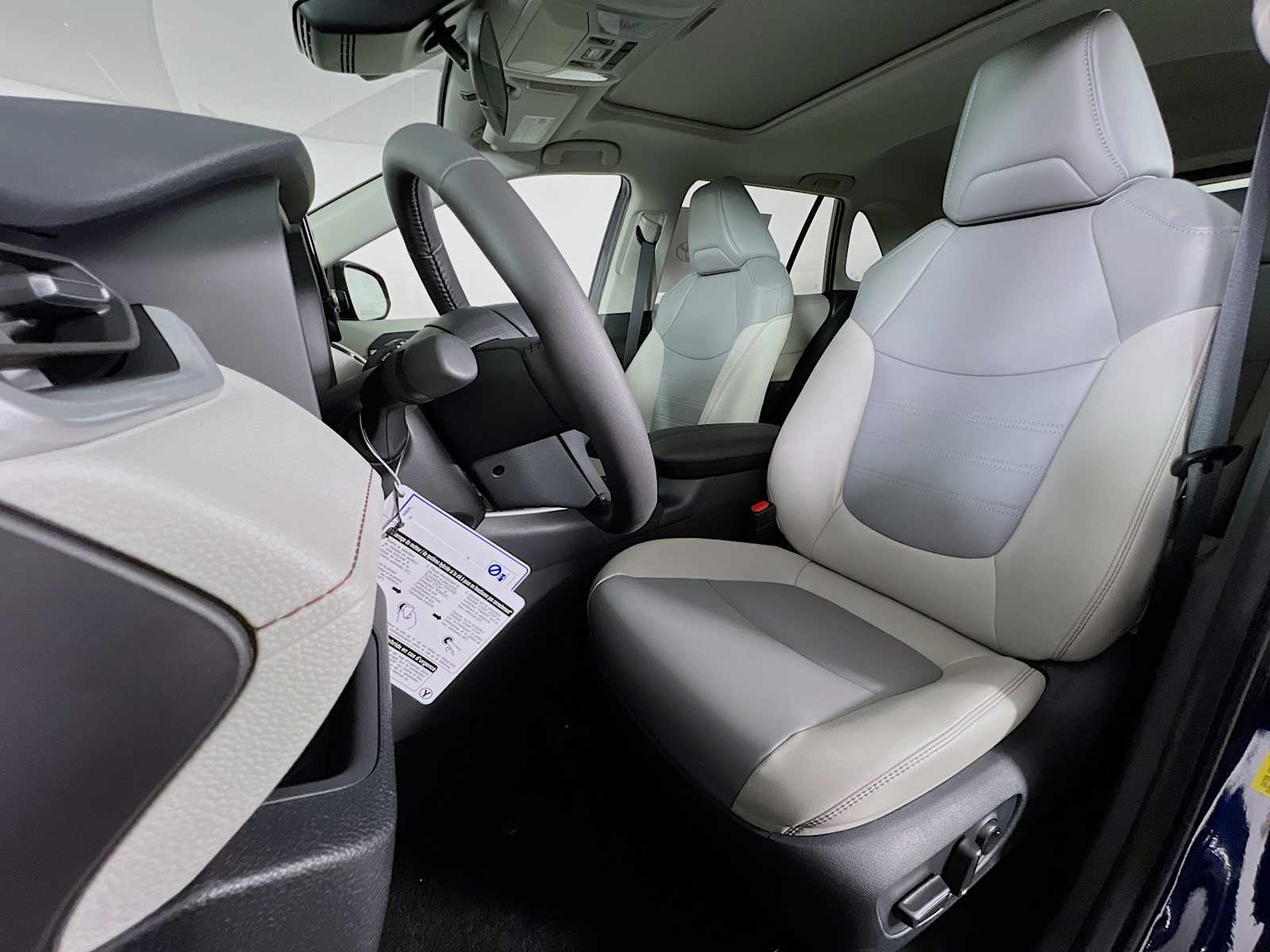 2025 Toyota RAV4 XLE Premium - Photo 12
