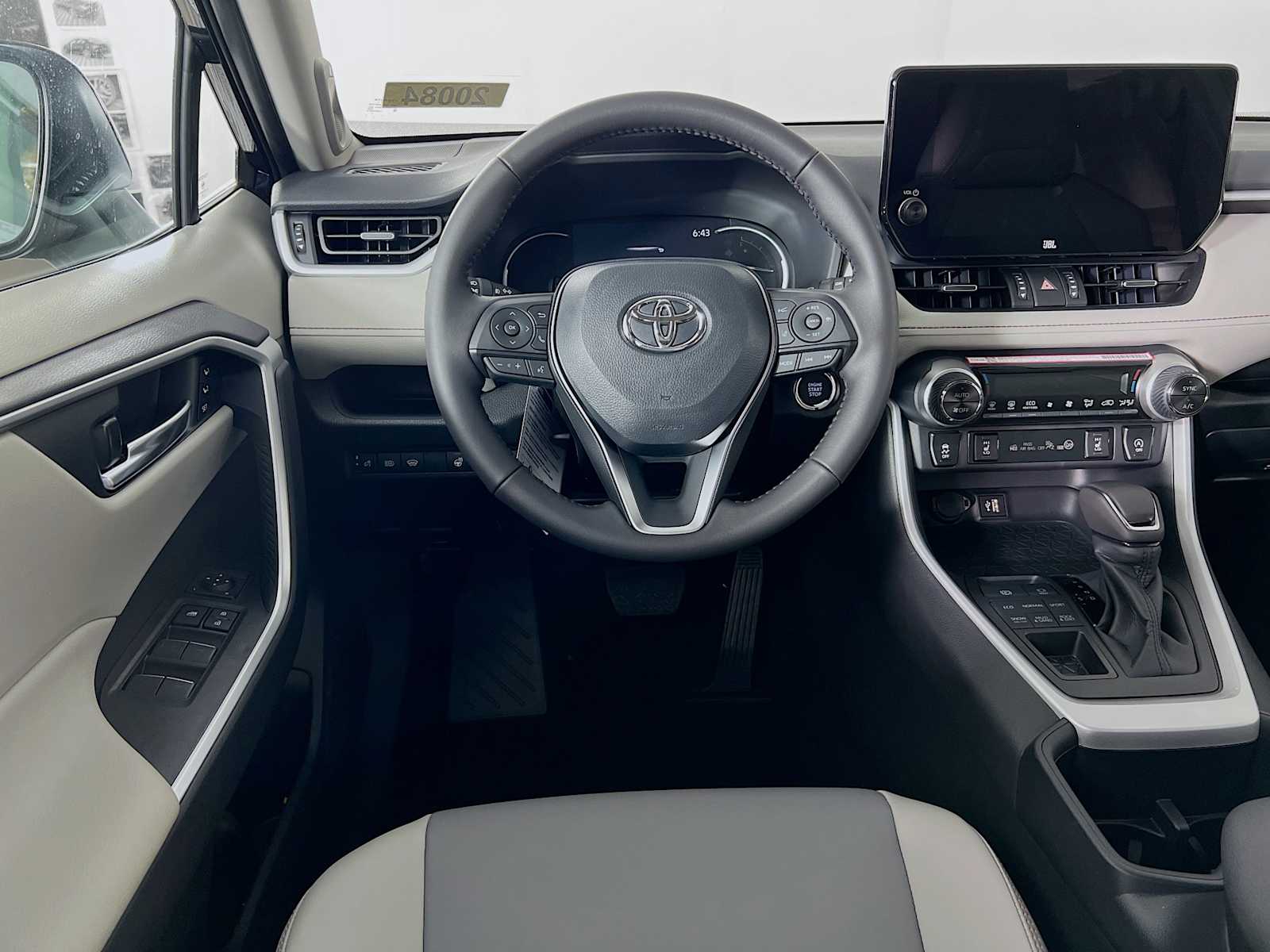 2025 Toyota RAV4 XLE Premium - Photo 15