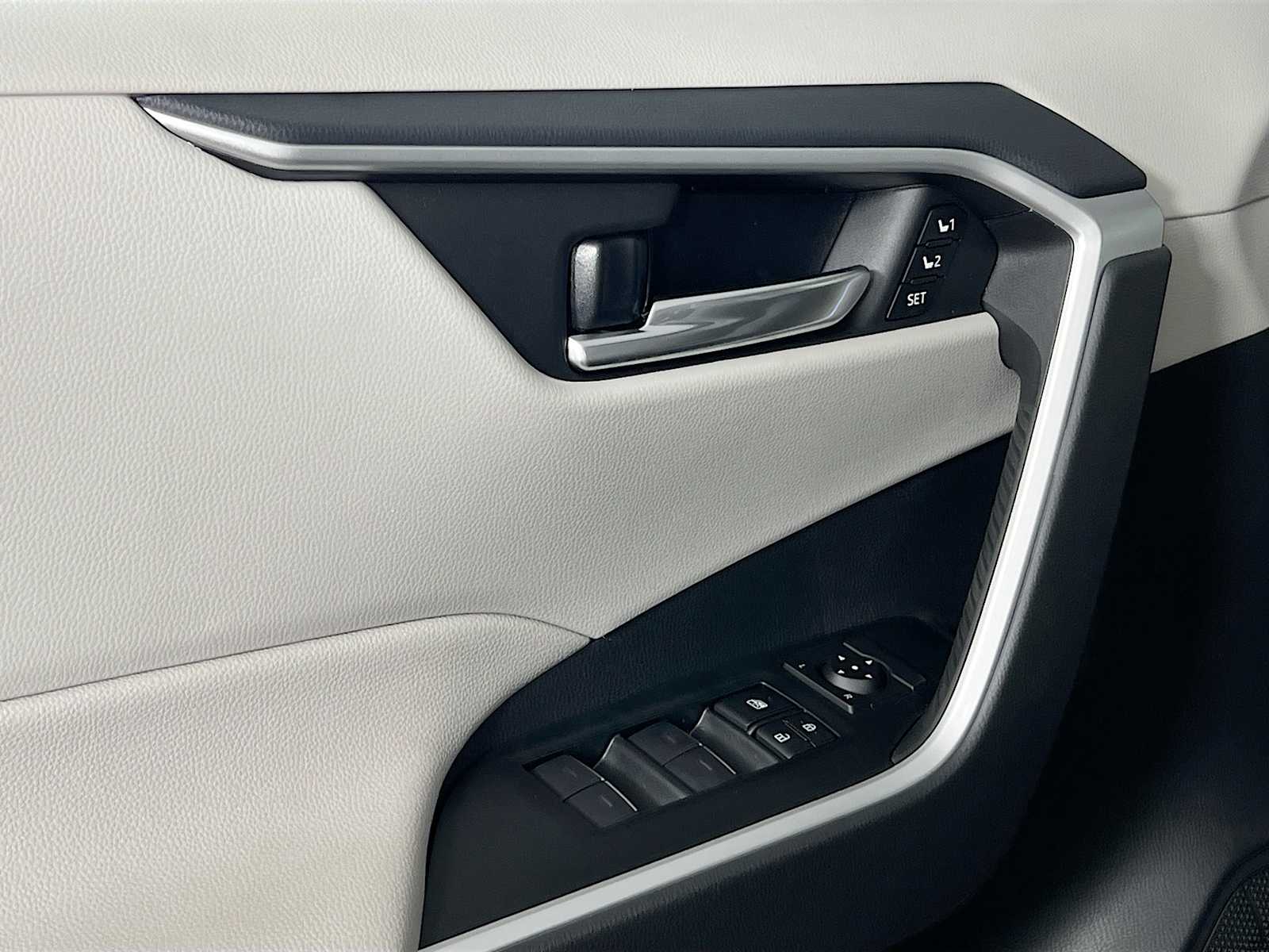 2025 Toyota RAV4 XLE Premium - Photo 16