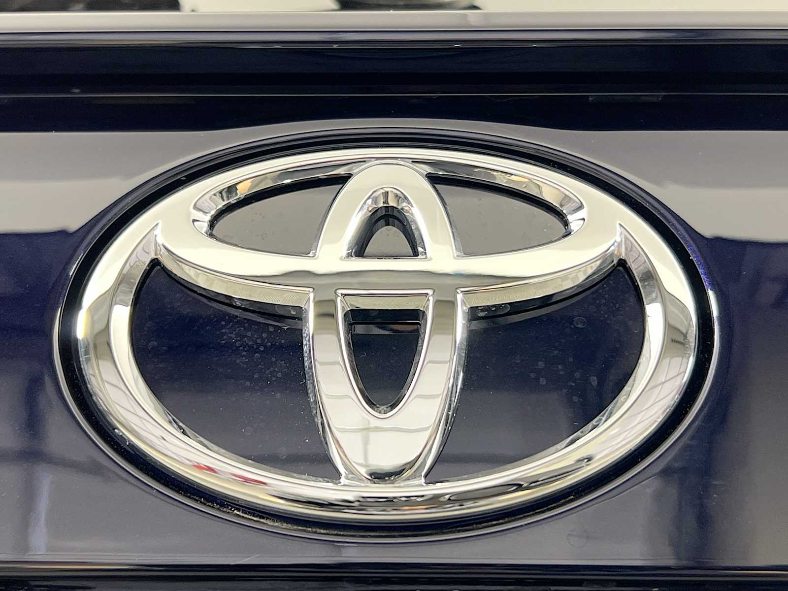 2025 Toyota RAV4 XLE Premium - Photo 18
