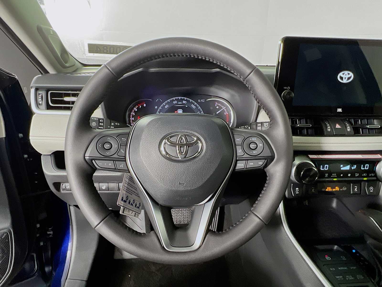 2025 Toyota RAV4 XLE Premium - Photo 7