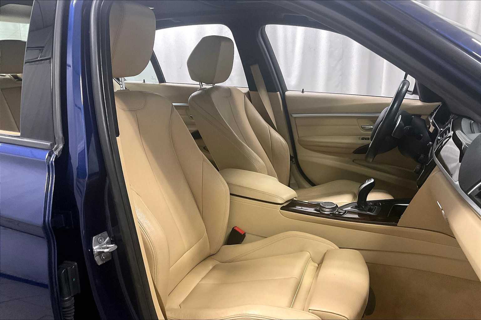 2016 BMW 3 Series 328i xDrive - Photo 11
