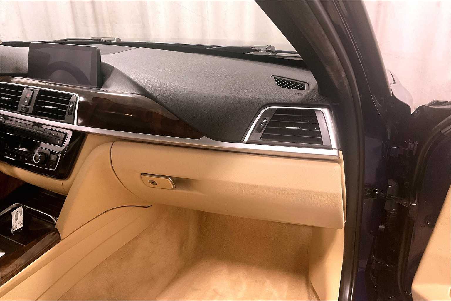 2016 BMW 3 Series 328i xDrive - Photo 13