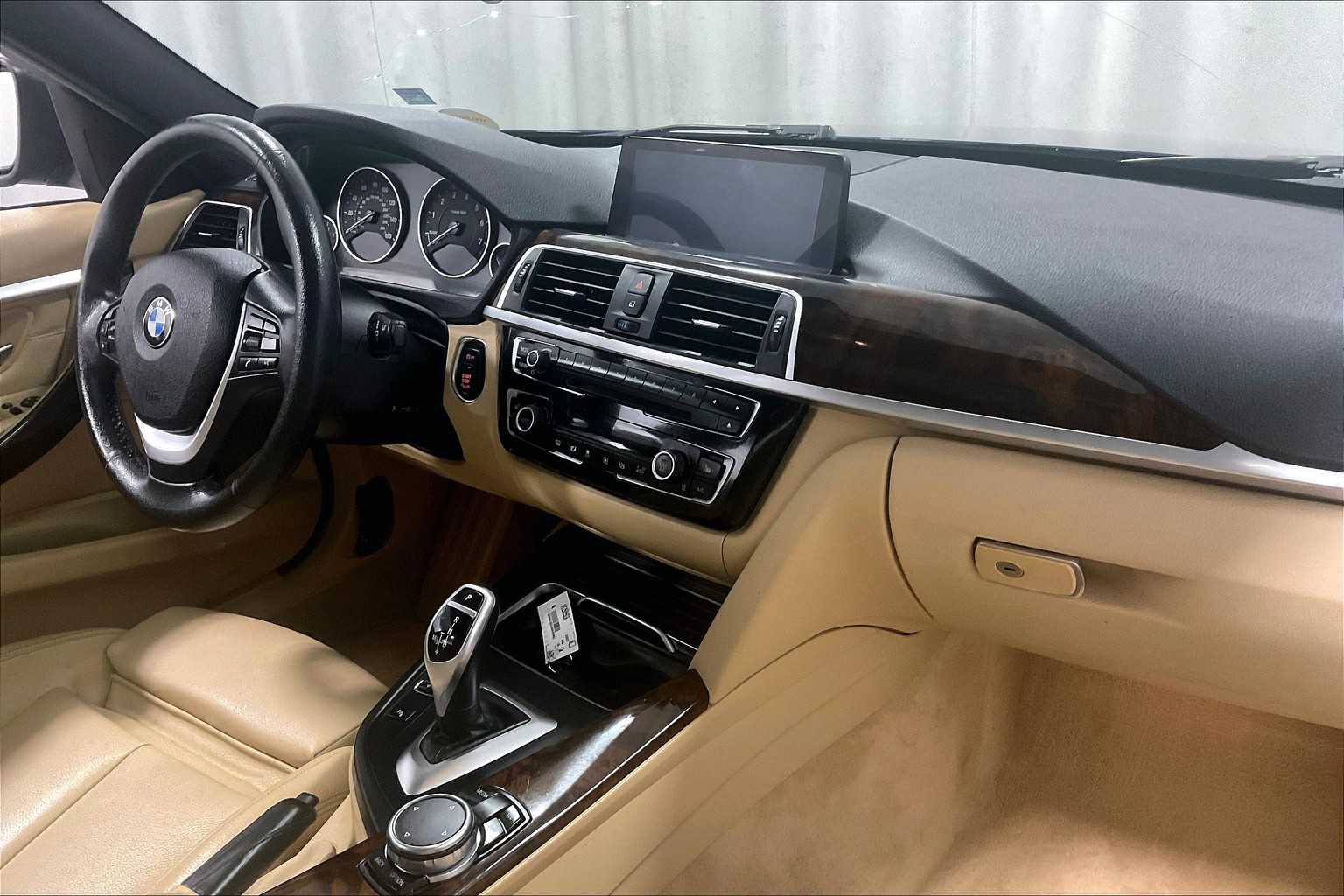 2016 BMW 3 Series 328i xDrive - Photo 14