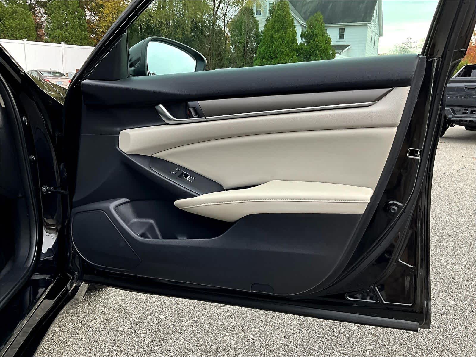 2018 Honda Accord LX 1.5T - Photo 12