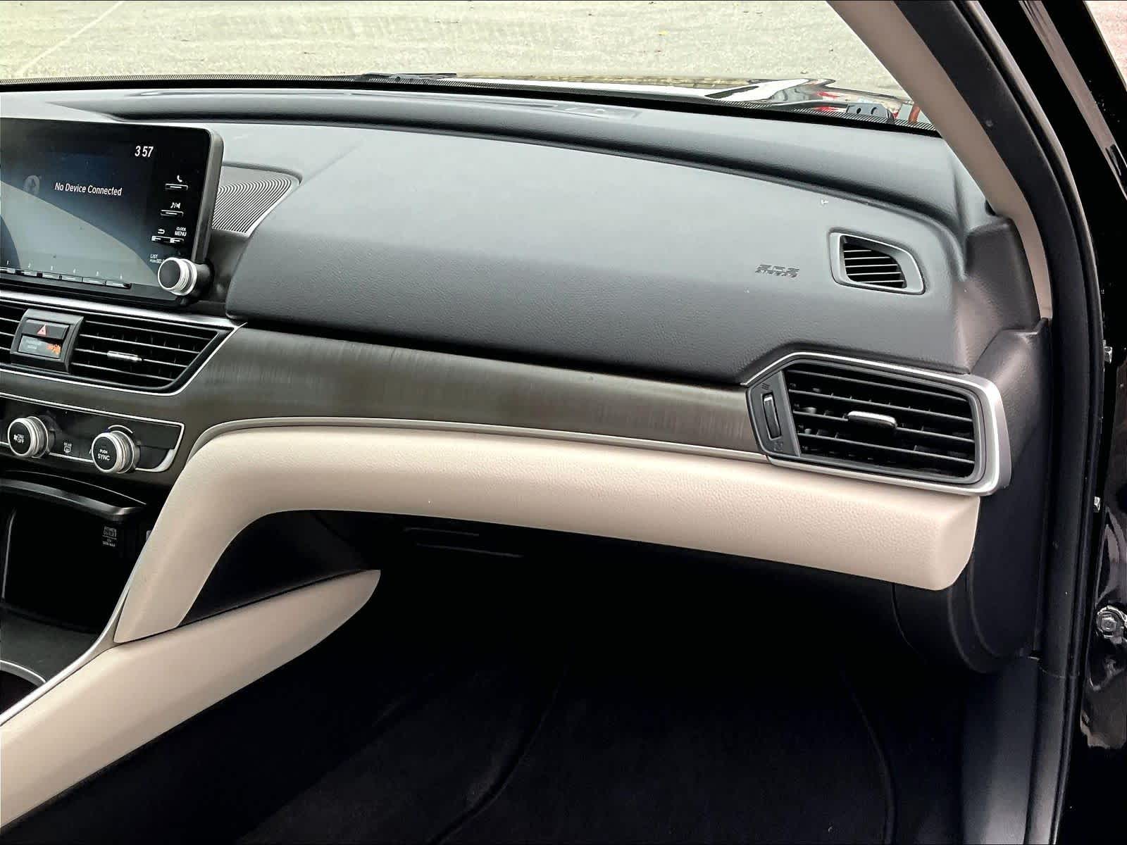 2018 Honda Accord LX 1.5T - Photo 13