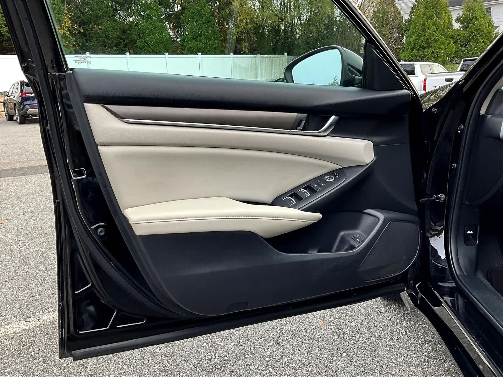 2018 Honda Accord LX 1.5T - Photo 9