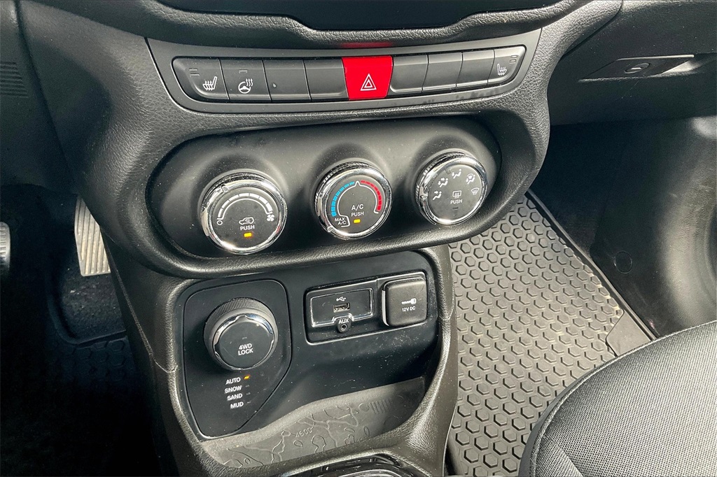 2017 Jeep Renegade Altitude - Photo 24