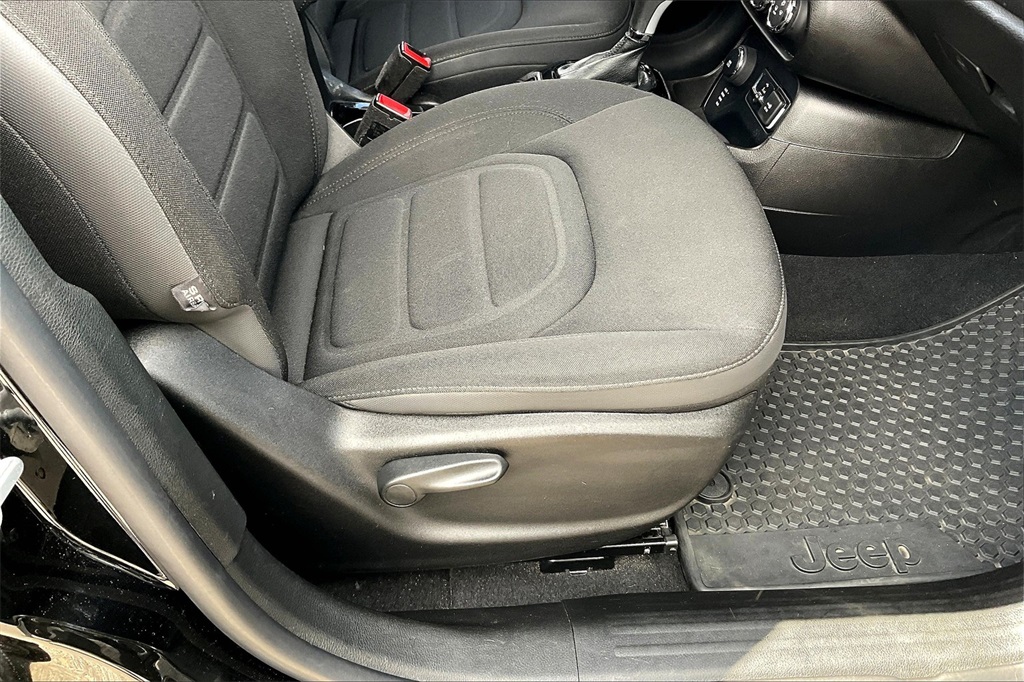 2017 Jeep Renegade Altitude - Photo 32
