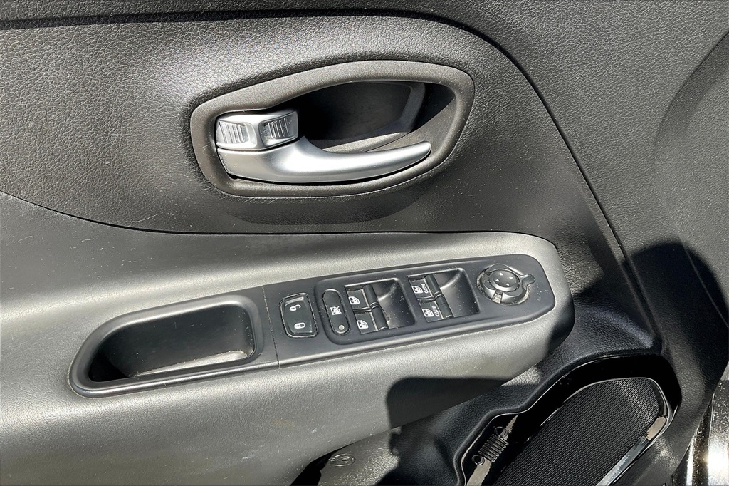 2017 Jeep Renegade Altitude - Photo 33