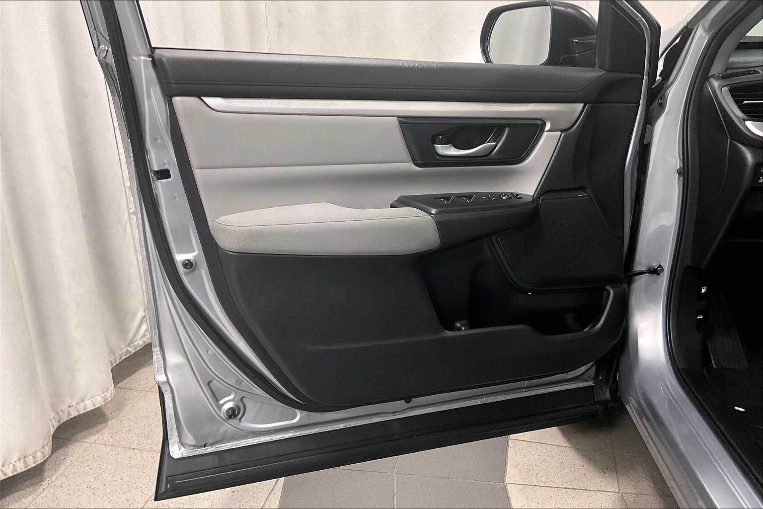 2020 Honda CR-V LX - Photo 9