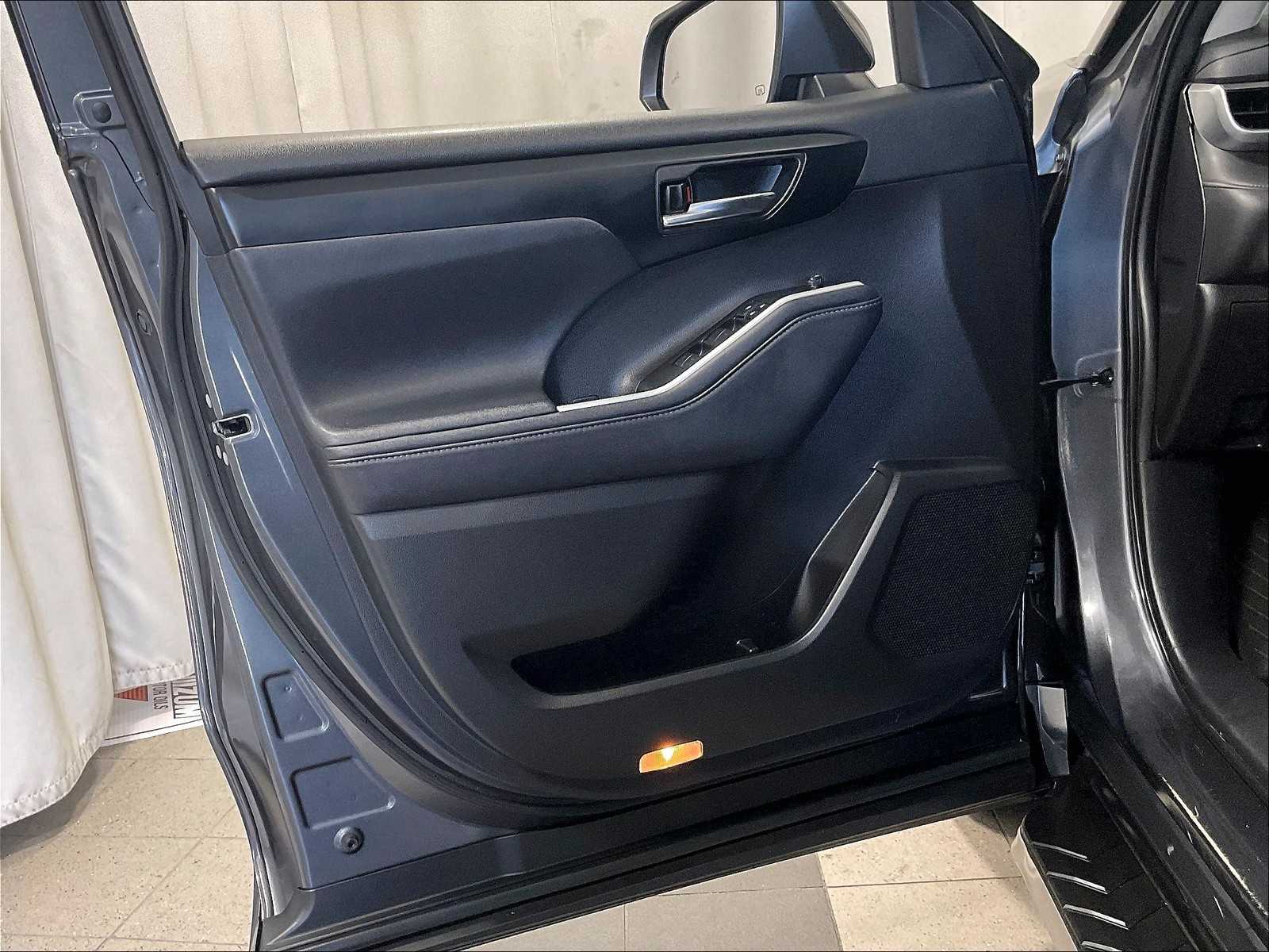 2021 Toyota Highlander Hybrid XLE - Photo 9