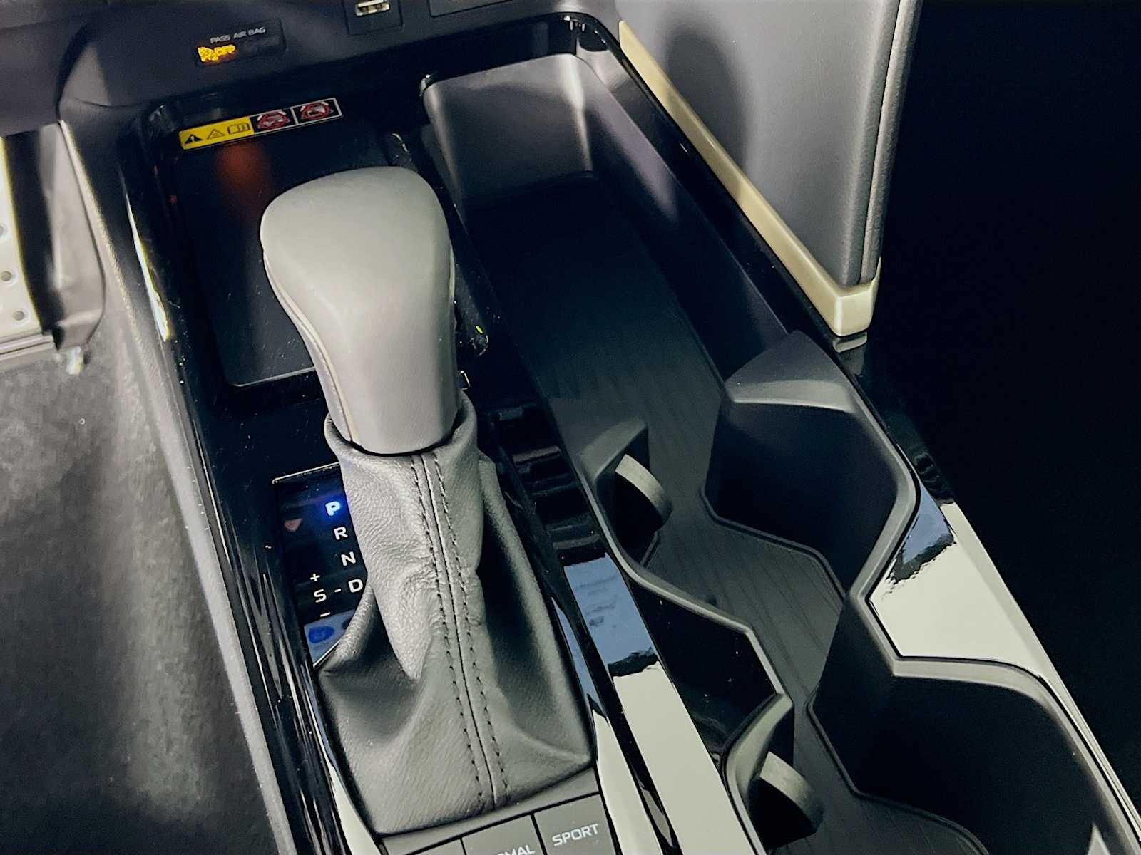 2025 Toyota Camry XSE - Photo 11
