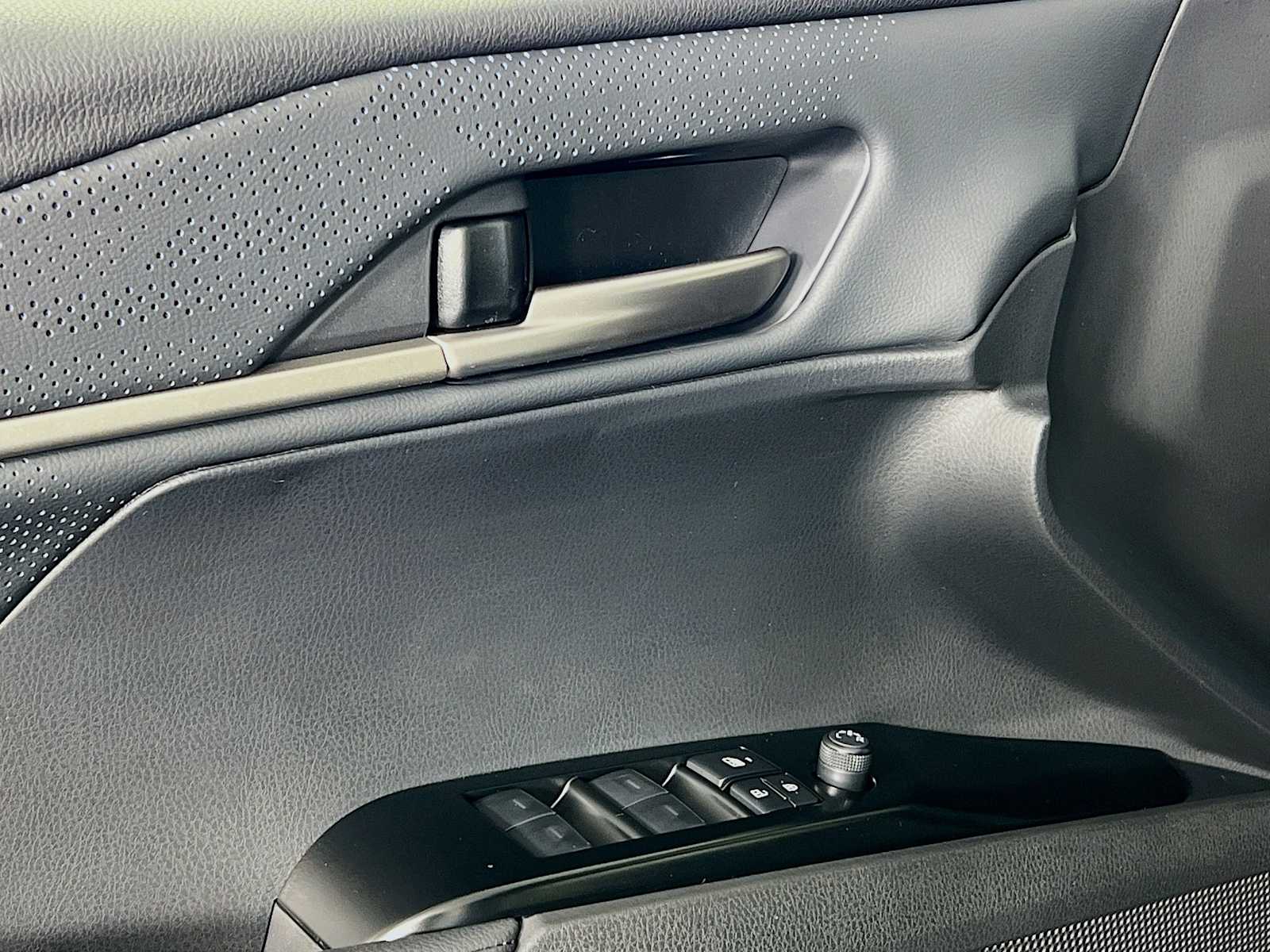 2025 Toyota Camry XSE - Photo 16
