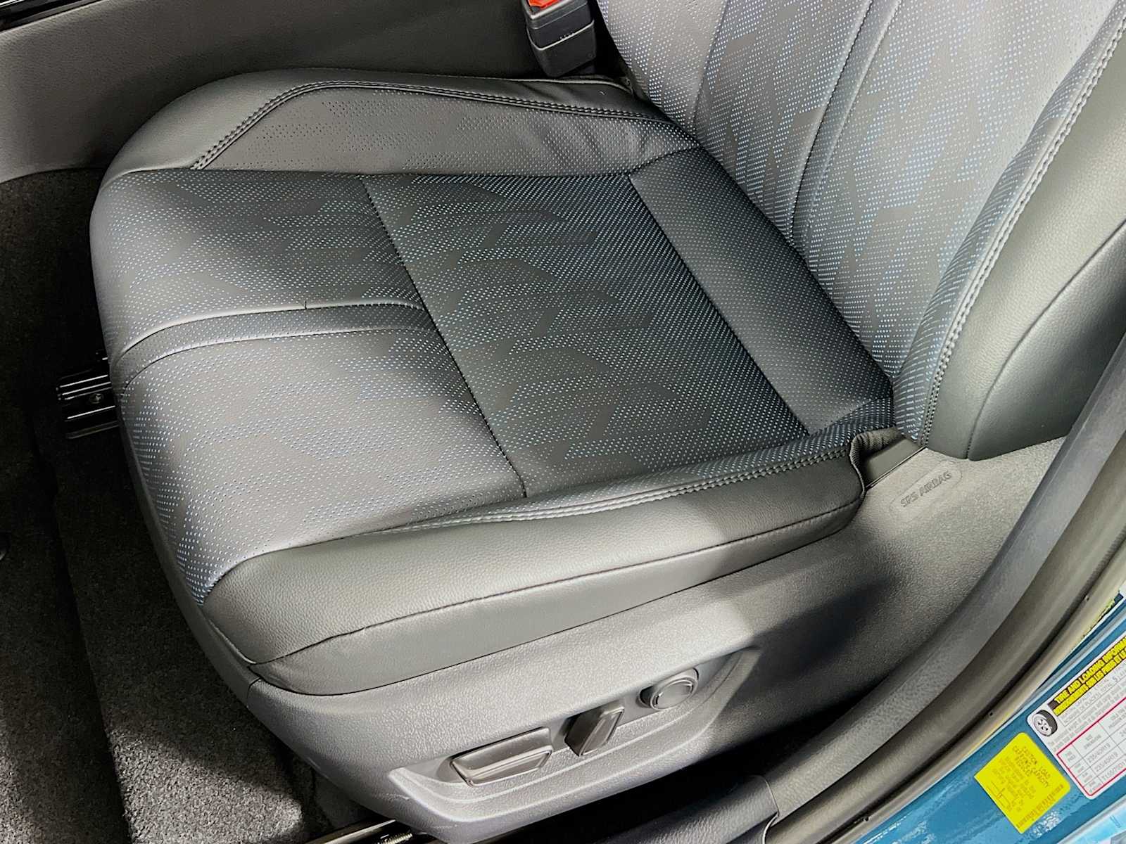 2025 Toyota Camry XSE - Photo 17