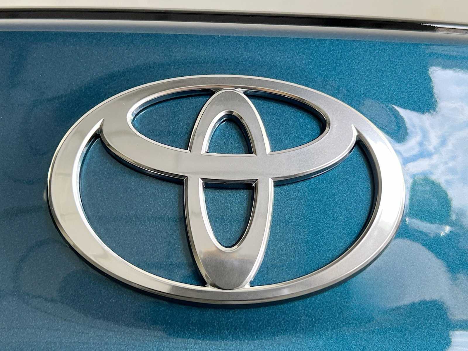 2025 Toyota Camry XSE - Photo 18